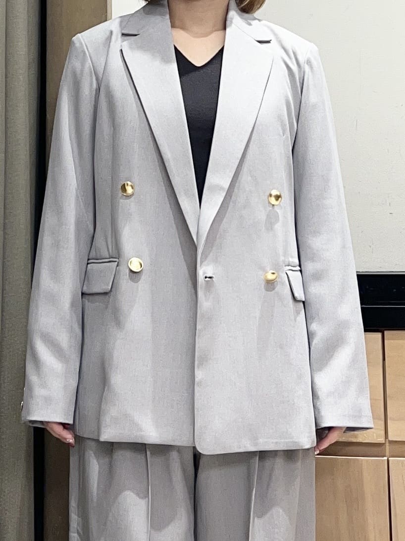 かのさんの「THE SHOP TK｜【通勤にもデイリーにも】CAVIAN 金ボタンダブルブレストジャケット」を使ったコーディネート
