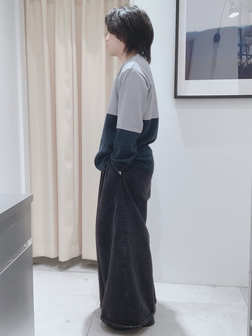 坂。さんの「THE SHOP TK｜バイカラー モール風長袖Tシャツ」を使ったコーディネート