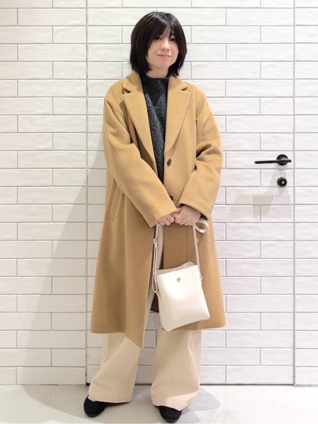 しおりさんの「OPAQUE.CLIP｜カシミヤブレンドウールチェスターコート」を使ったコーディネート