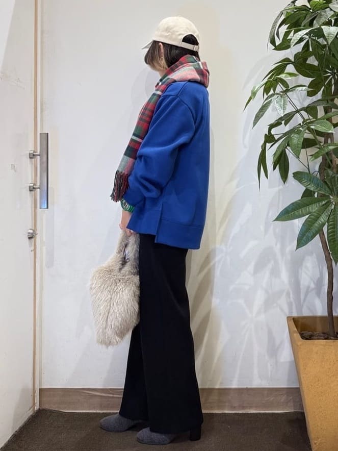 misakiさんの「SHOO･LA･RUE｜【洗濯機可／毛玉レス】美脚シルエット 表面がきれいなストレートパンツ」を使ったコーディネート