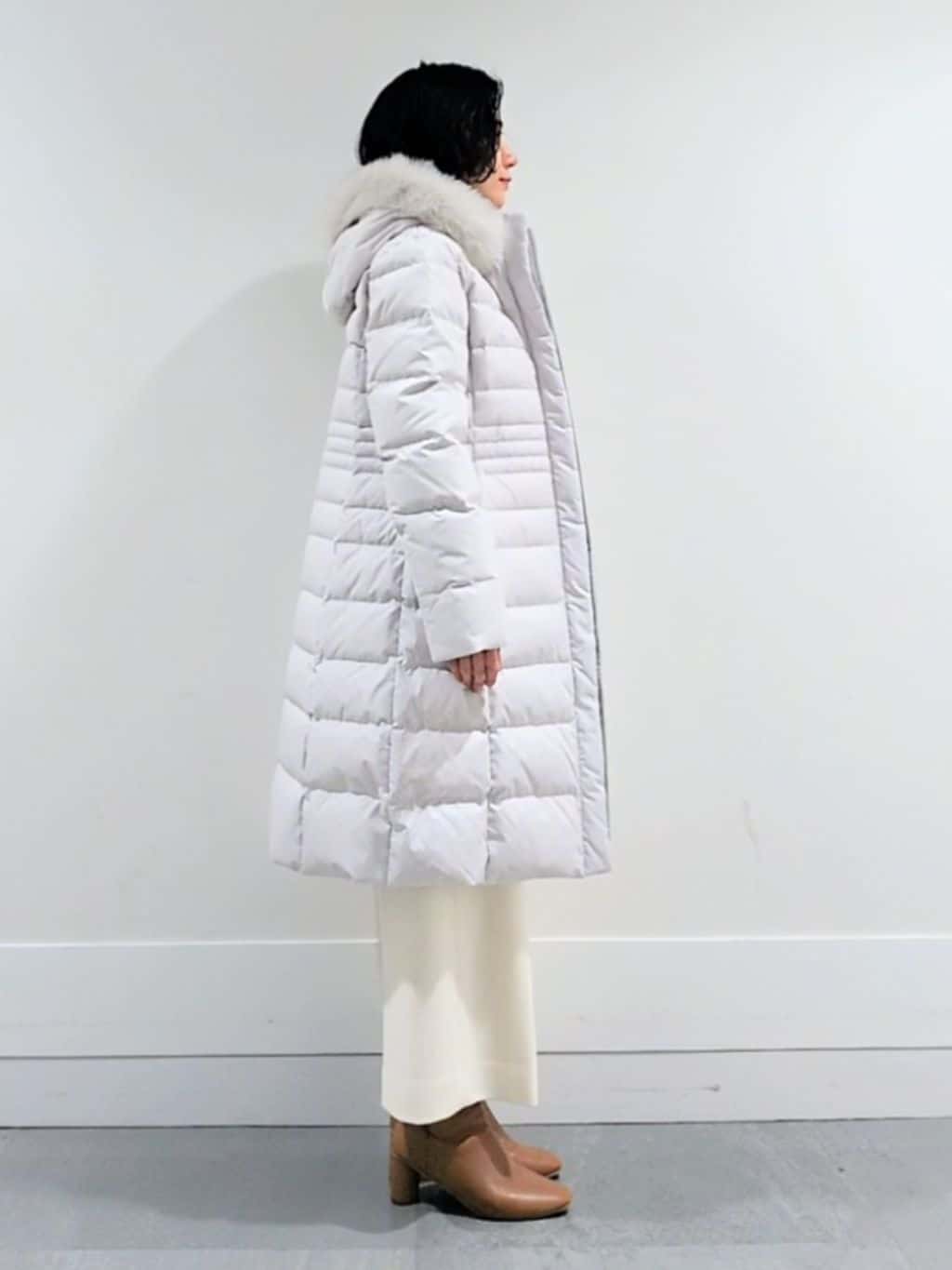 ミズタさんの「UNTITLED｜【はっ水機能/フード取り外し可/防寒】ロングダウンコート」を使ったコーディネート