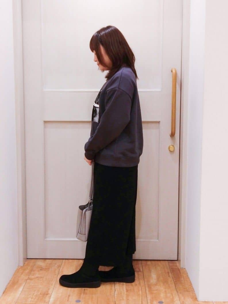みーさんの「SHOO･LA･RUE｜【洗濯機可/セットアップ可/毛玉になりにくい】心地よく穿ける ニットナロースカート」を使ったコーディネート