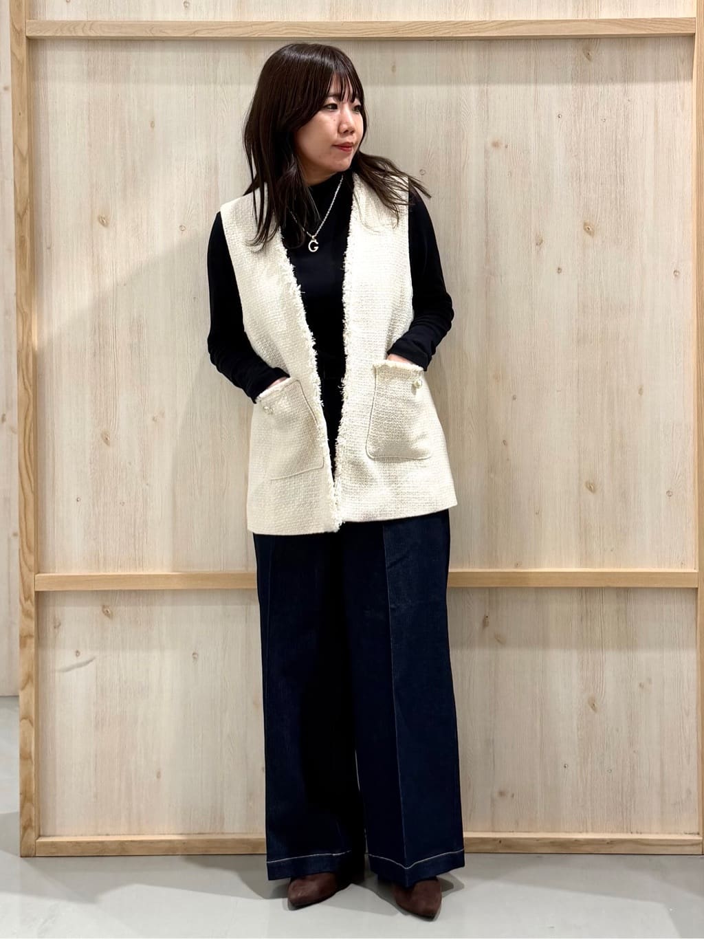 nanaさんの「THE SHOP TK｜【フォーマルにもカジュアルにも】ツイードジレ」を使ったコーディネート