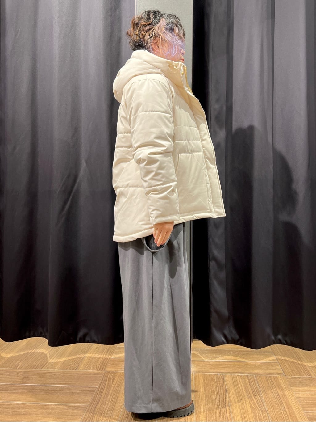 OKMKさんの「THE SHOP TK｜【華やかで柔らか】ふわふわフェザーニット/洗える・前後2WAY」を使ったコーディネート