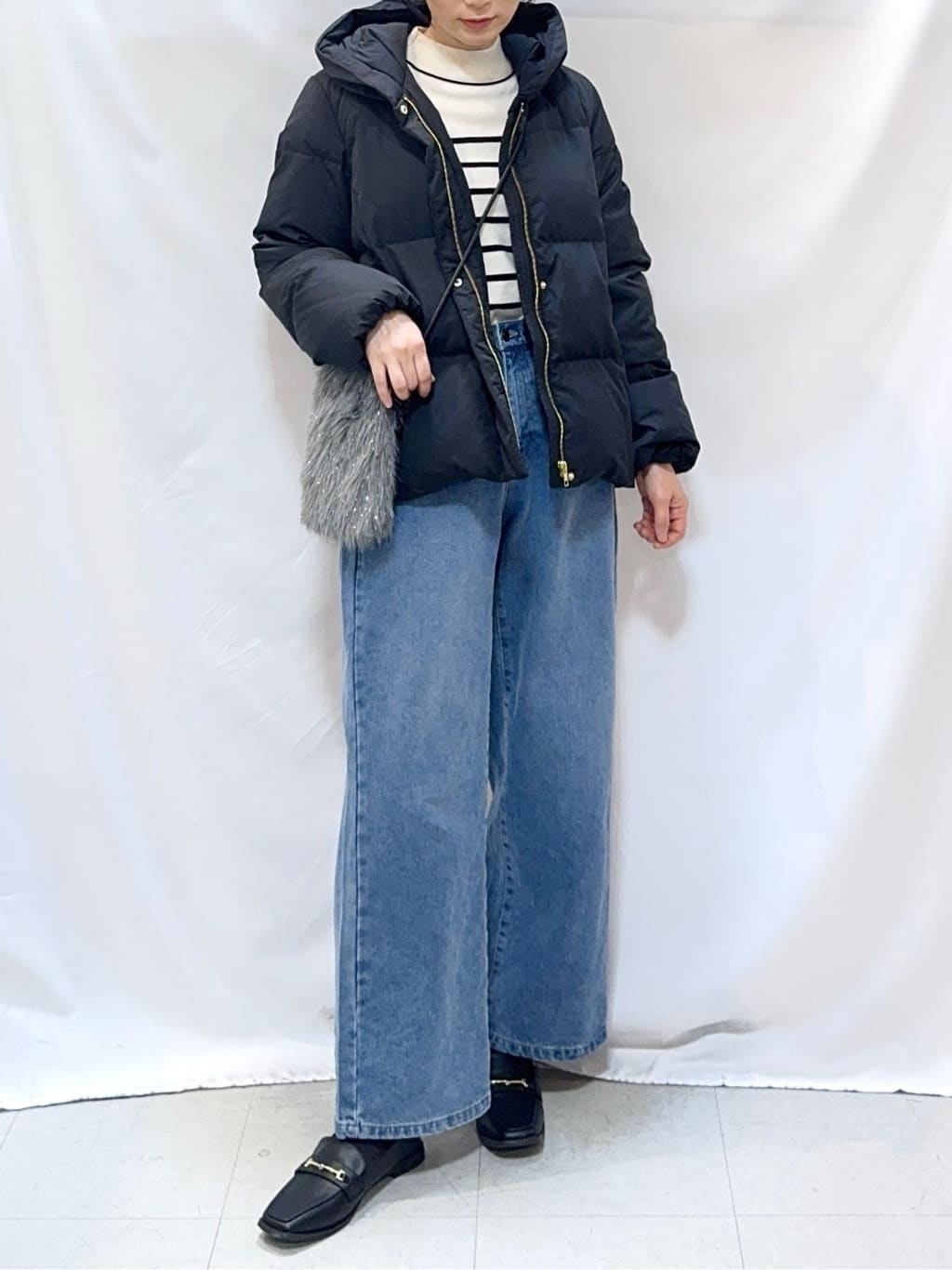 𝐇𝐢𝐫𝐨𝐦𝐢さんの「SHOO･LA･RUE｜【撥水/洗える】ショートフーディーダウン」を使ったコーディネート
