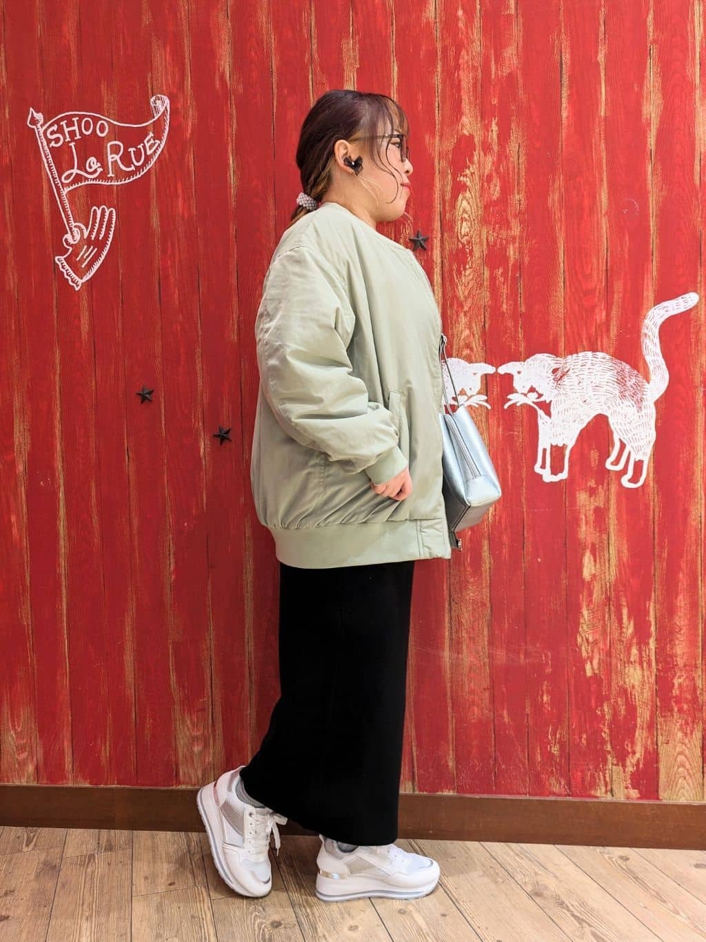 にこよしさんの「SHOO･LA･RUE｜【S-LL】大人も取り入れやすい BIGシルエット MA－1ブルゾン」を使ったコーディネート
