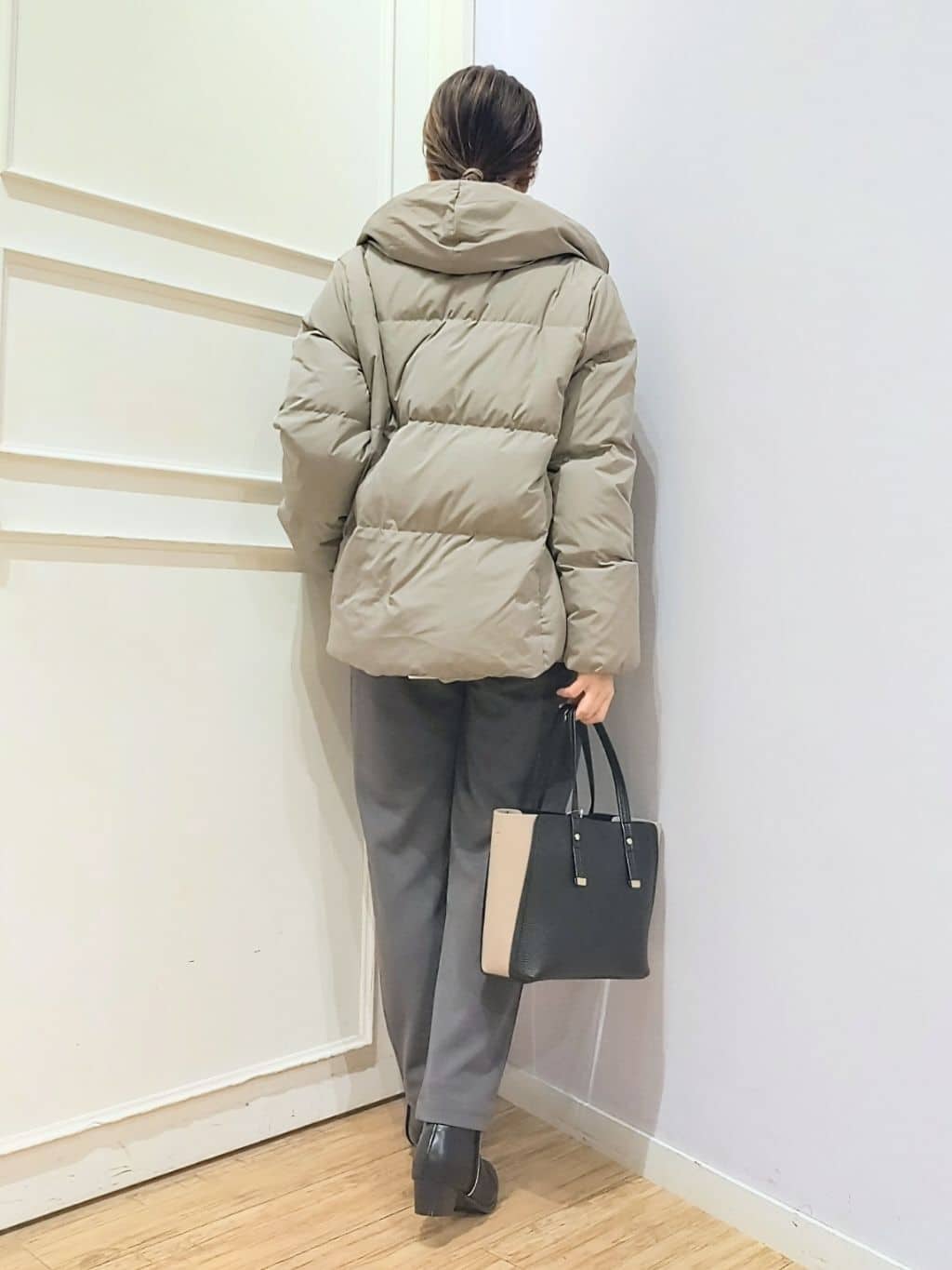 miomioさんの「SHOO･LA･RUE｜【撥水/洗える】ショートフーディーダウン」を使ったコーディネート