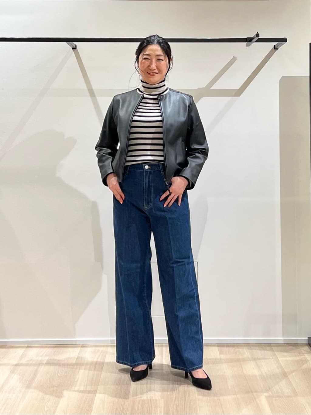 TOMOMIさんの「UNTITLED｜【重ね着もおすすめ/洗える】ウールカシミヤ クルーネックニット」を使ったコーディネート