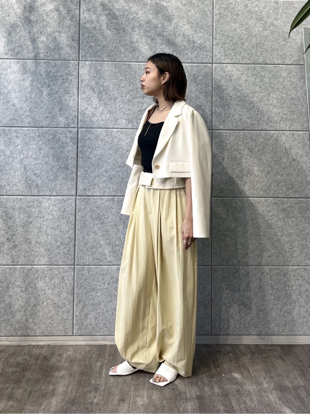 Harukaさんの「INDIVI｜クロップドジャケット」を使ったコーディネート