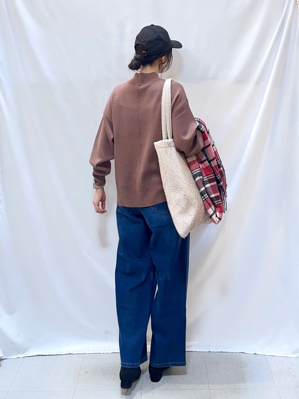 𝐇𝐢𝐫𝐨𝐦𝐢さんの「SHOO･LA･RUE｜【S-LL】脚のラインを拾いにくい デニムワイドパンツ」を使ったコーディネート