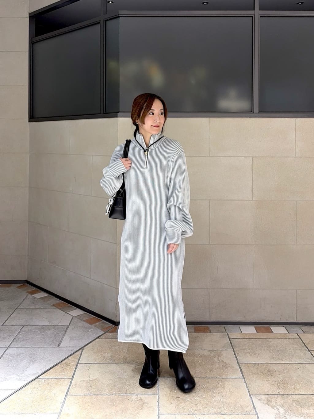 よねさんの「INDIVI｜スタンドネックニットワンピース」を使ったコーディネート