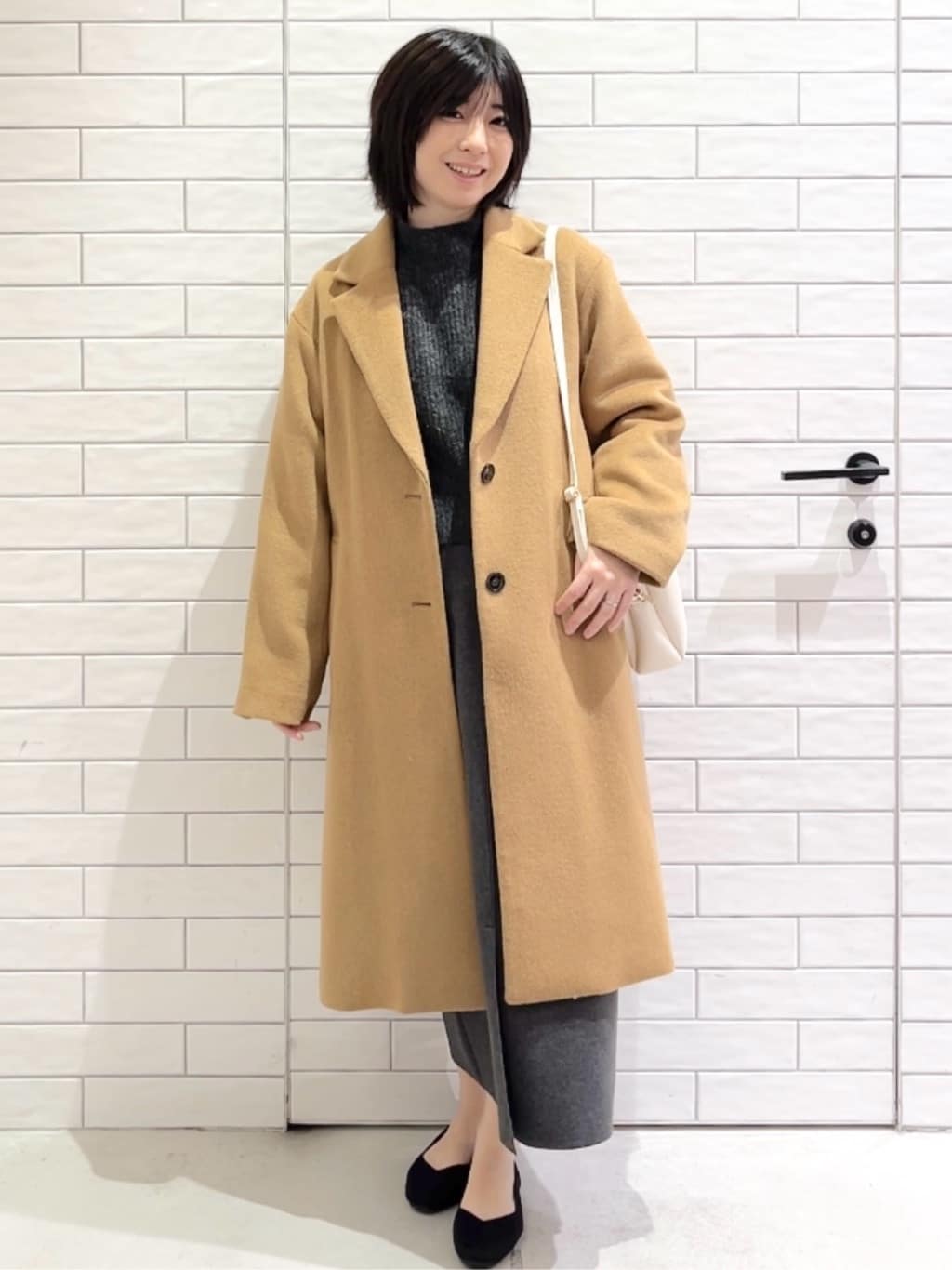 しおりさんの「OPAQUE.CLIP｜カシミヤブレンドウールチェスターコート」を使ったコーディネート