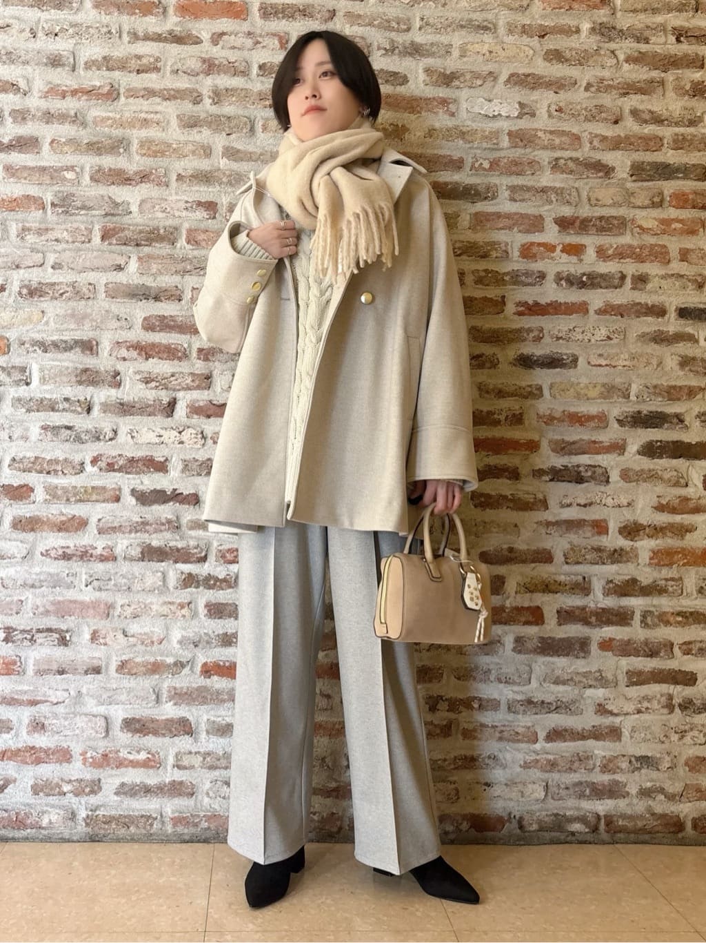 しばさんの「THE SHOP TK｜クラシカルな装い ウールライクスタンドカラーコート」を使ったコーディネート