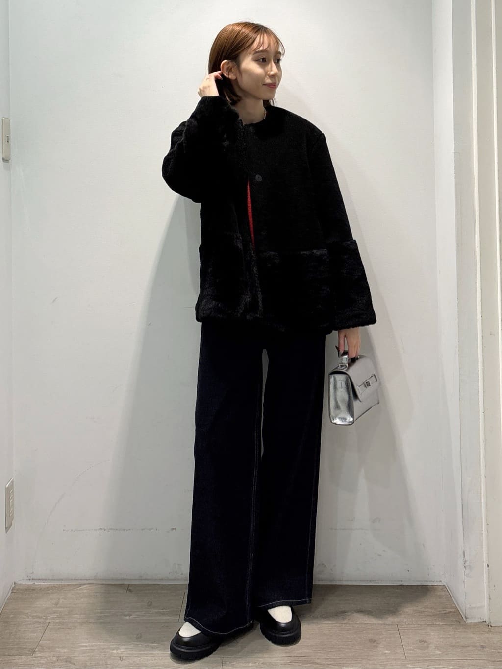 ぶまりんさんの「OPAQUE.CLIP｜Vネックラメニット【洗濯機OK】」を使ったコーディネート