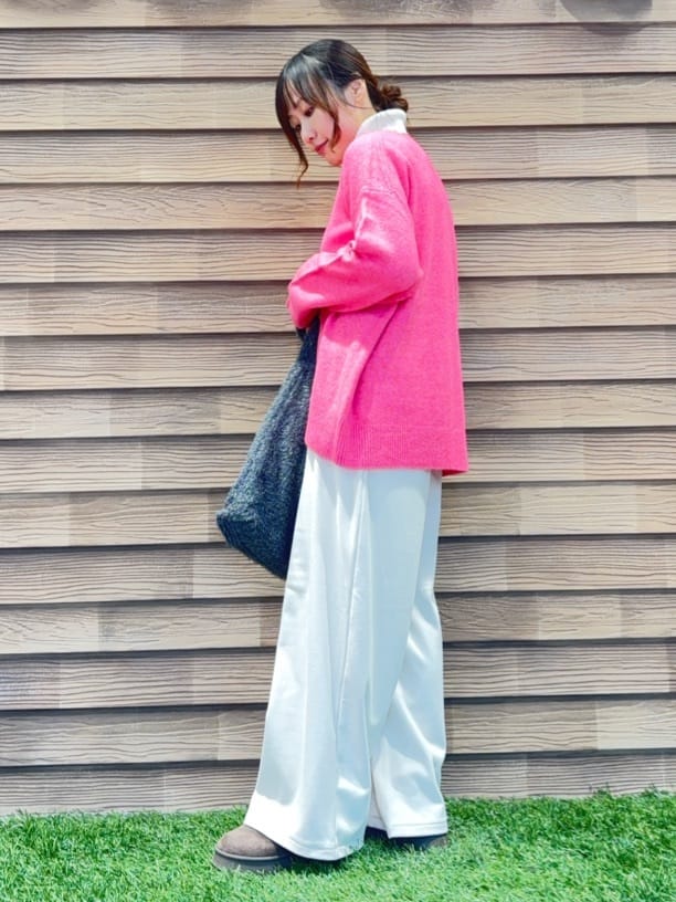 himiさんの「SHOO･LA･RUE｜【着丈選べる/きっと虜になる】あったかもちもち ワイドパンツ」を使ったコーディネート