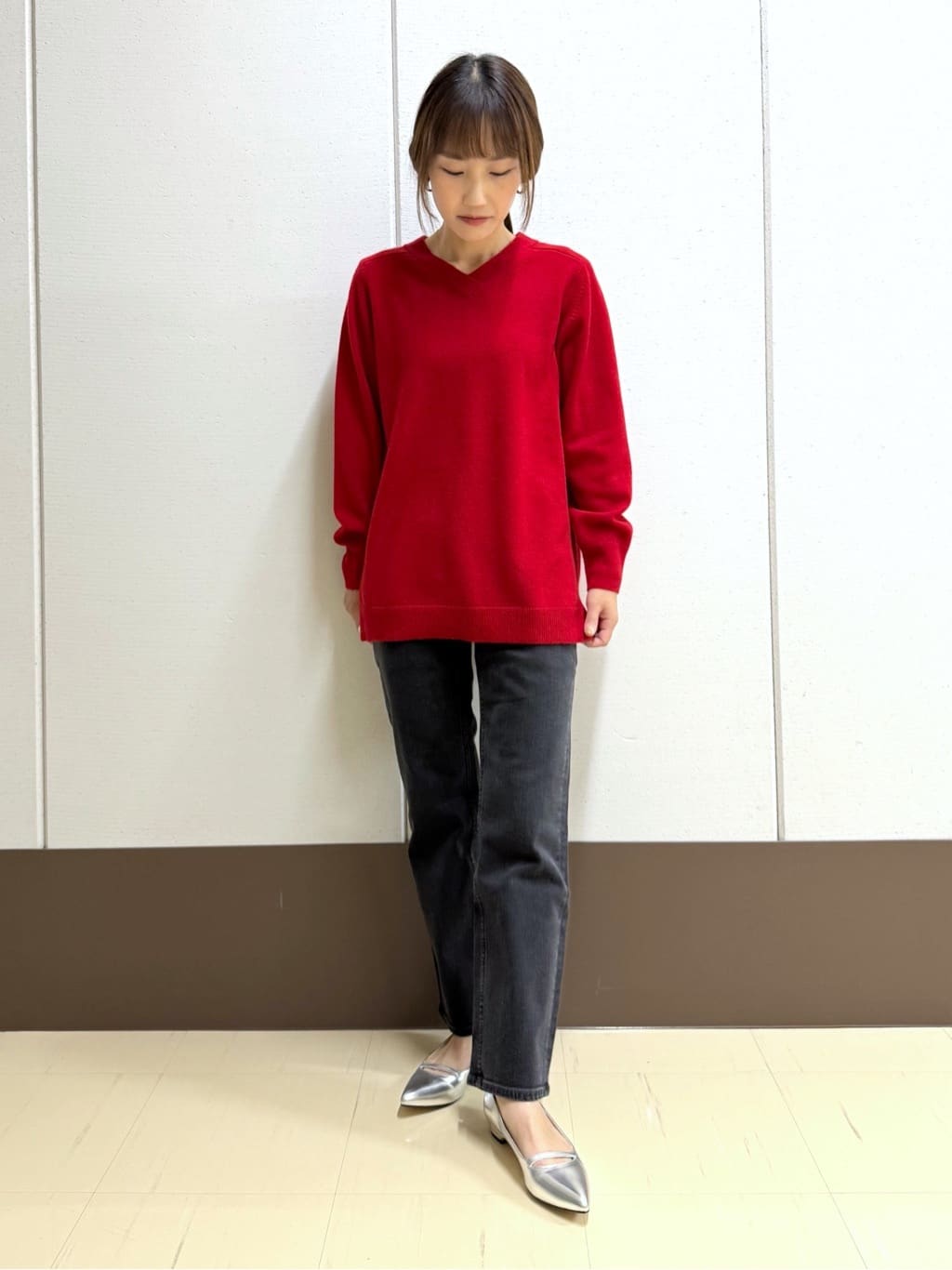 mamiさんの「INDIVI｜【洗える／チュニック丈／カシミヤ混】スリットデザインVネックニット」を使ったコーディネート