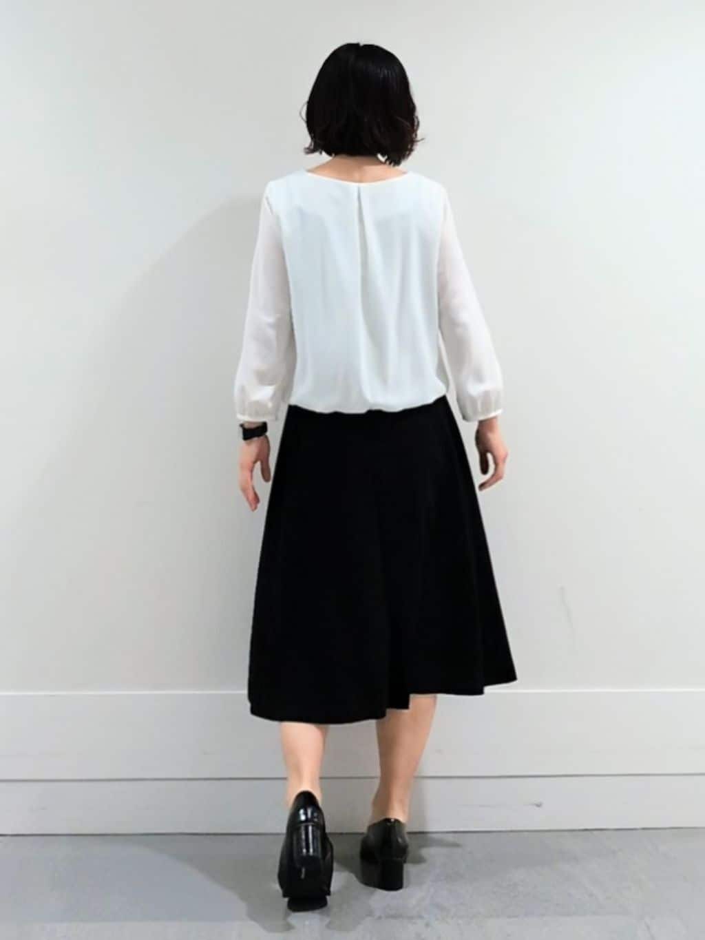 ミズタさんの「UNTITLED｜【透けにくい/ウエストイン見え】タックブラウス」を使ったコーディネート