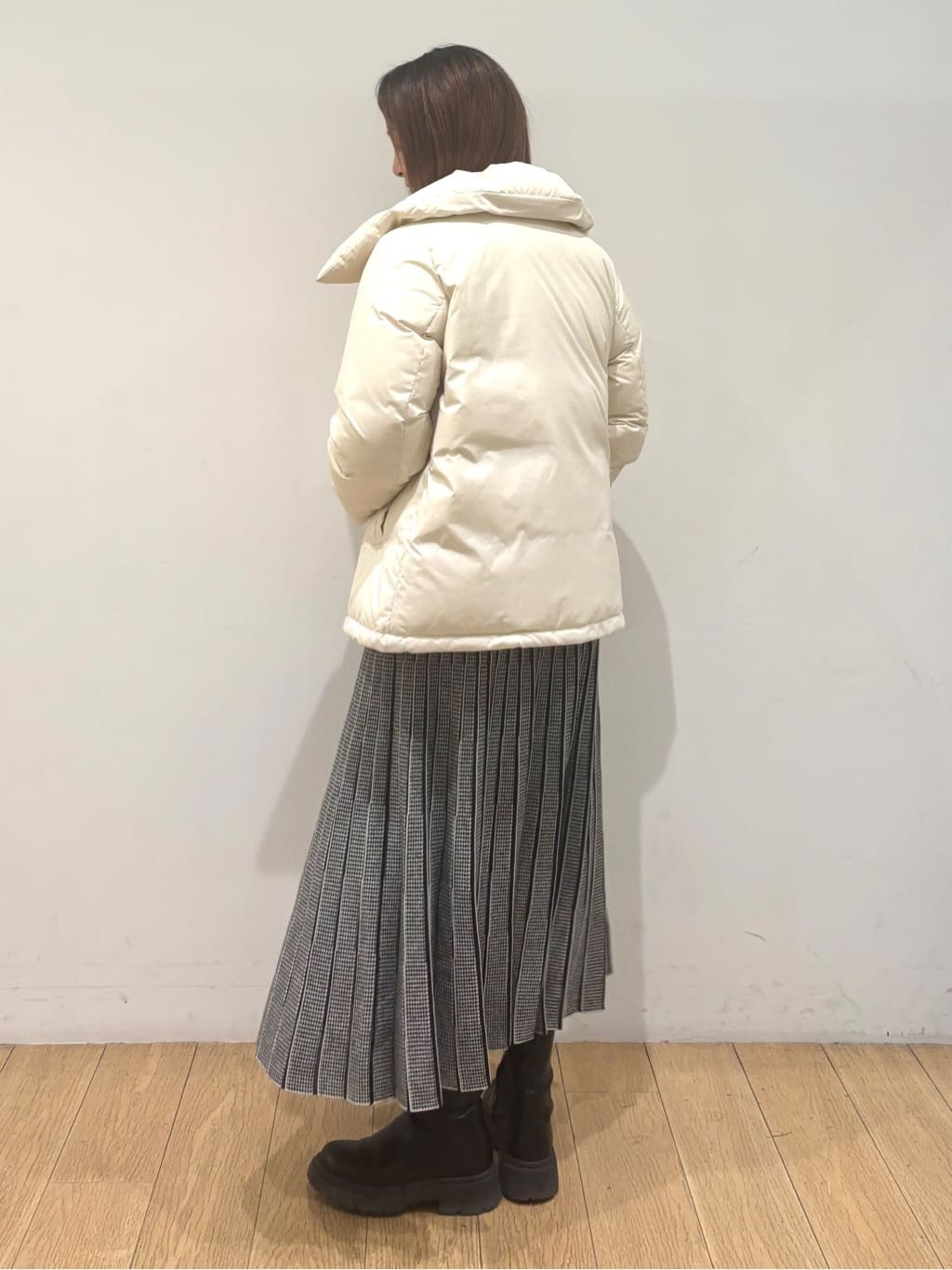 mikkoさんの「INDIVI｜【撥水／洗える／デザイン衿】ステッチレス ショートダウンコート」を使ったコーディネート