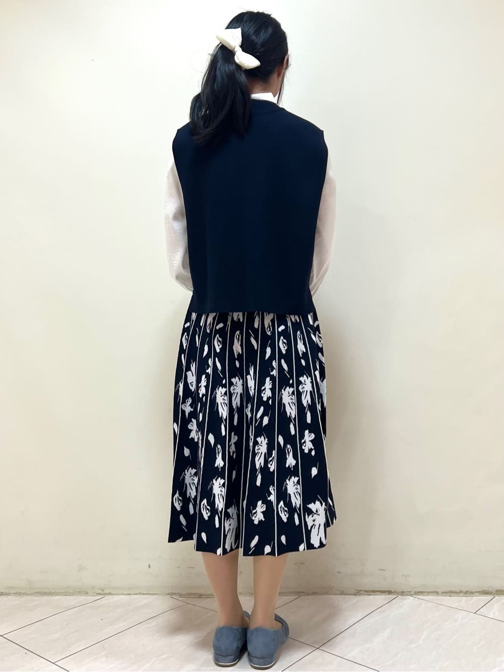 yanaさんの「Reflect｜【セットアップ可】ダブルジャカードニットベスト」を使ったコーディネート
