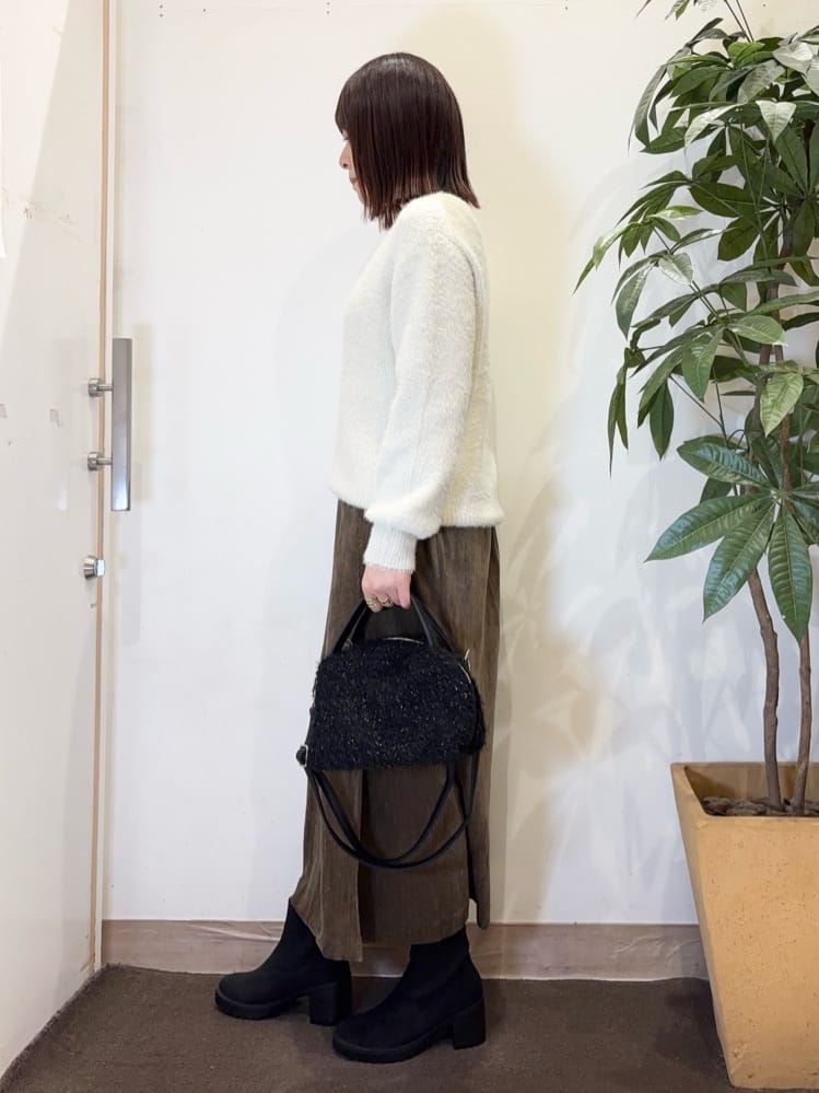 宗形さんの「SHOO･LA･RUE｜【S-LL】Iラインできれい見え モール風ナロースカート」を使ったコーディネート
