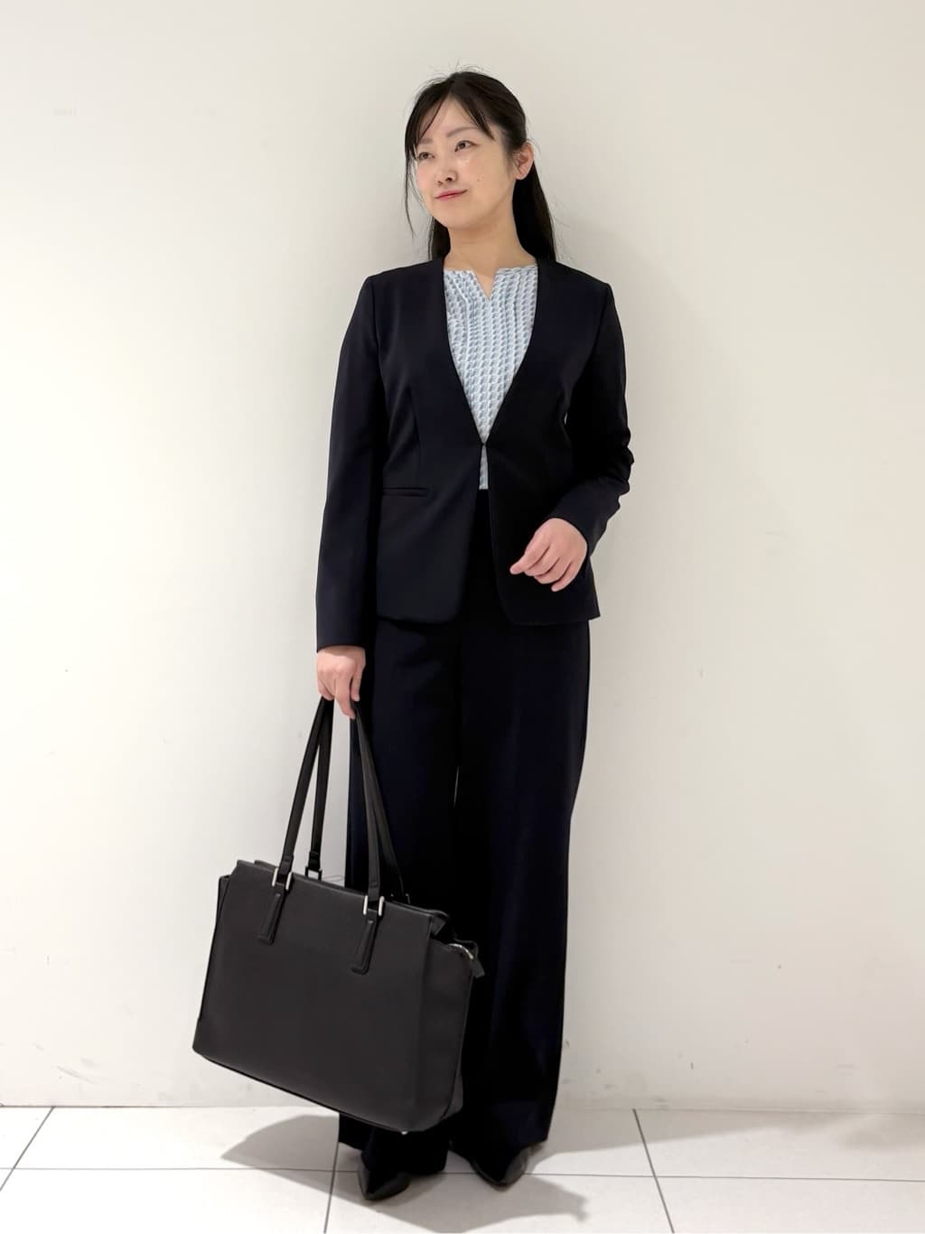 momokoさんの「INDIVI｜【通勤スーツ／洗える】ストレッチカラーレスジャケット」を使ったコーディネート