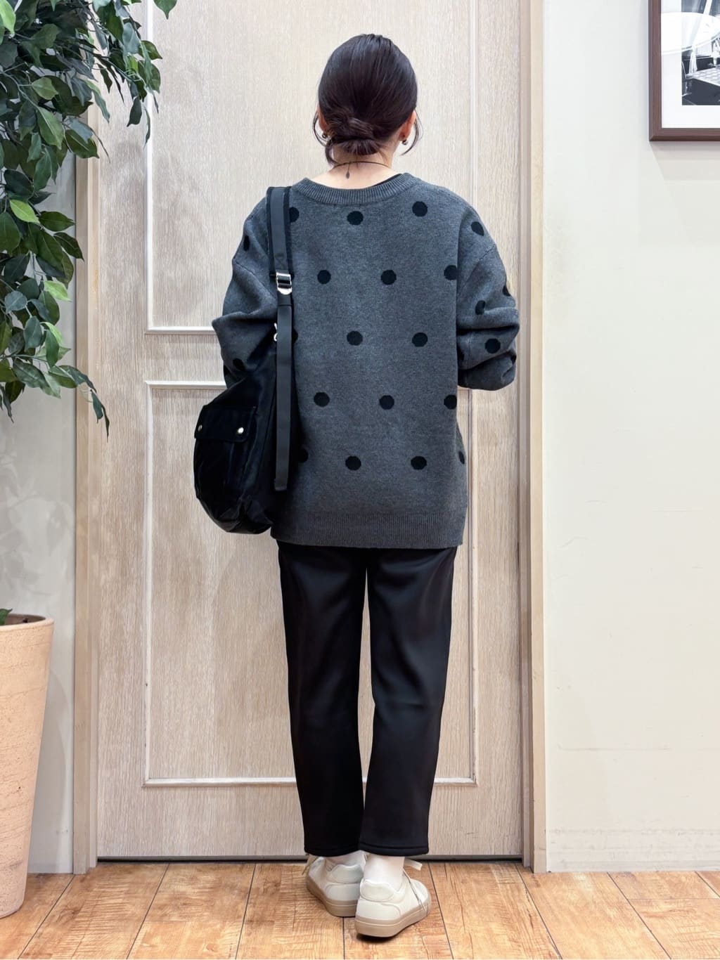 なみさんの「SHOO･LA･RUE｜【S-LL/洗濯機可】体型カバーができる 大人のドット柄ニット」を使ったコーディネート