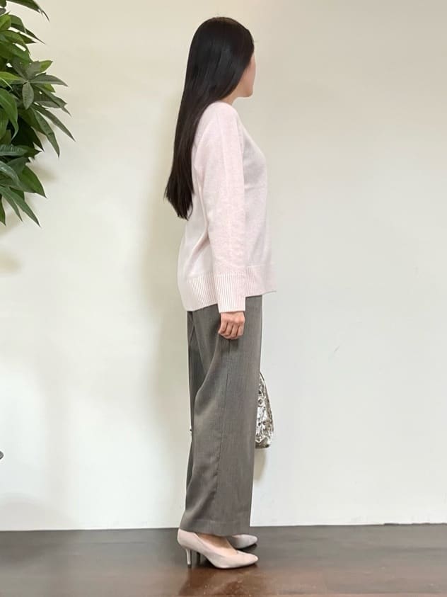 カレンさんの「UNTITLED｜【重ね着もおすすめ/洗える】ウールカシミヤ クルーネックニット」を使ったコーディネート