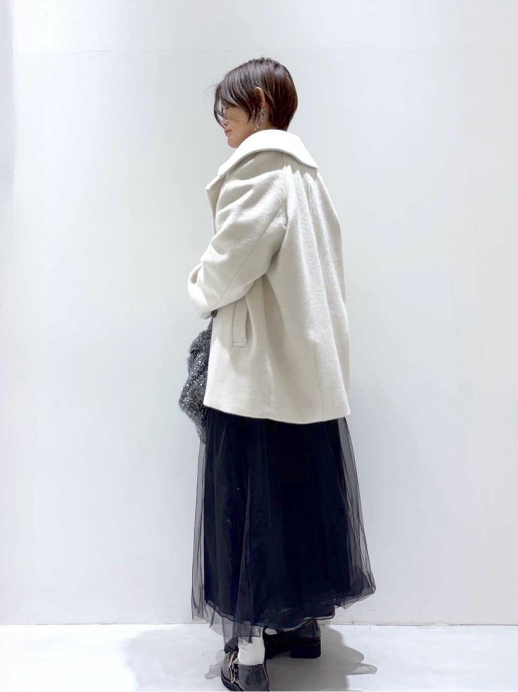 こじさんの「OPAQUE.CLIP｜カシミヤブレンドウールミドルピーコート」を使ったコーディネート