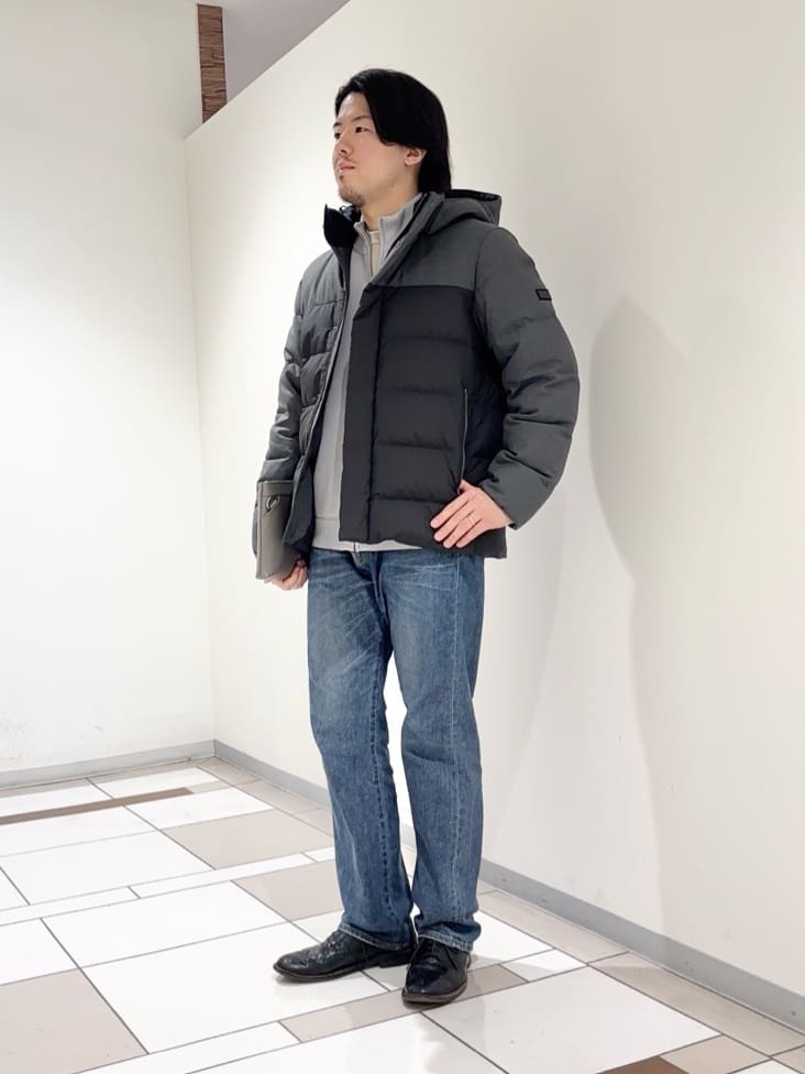 及川さんの「TAKEO KIKUCHI｜カラーコンビ ダウンブルゾン」を使ったコーディネート