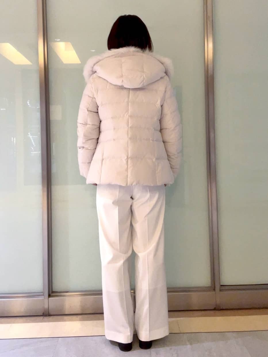 mayutaさんの「INDIVI｜【名品／撥水／抗菌防臭】ショート丈リサイクルダウンコート」を使ったコーディネート
