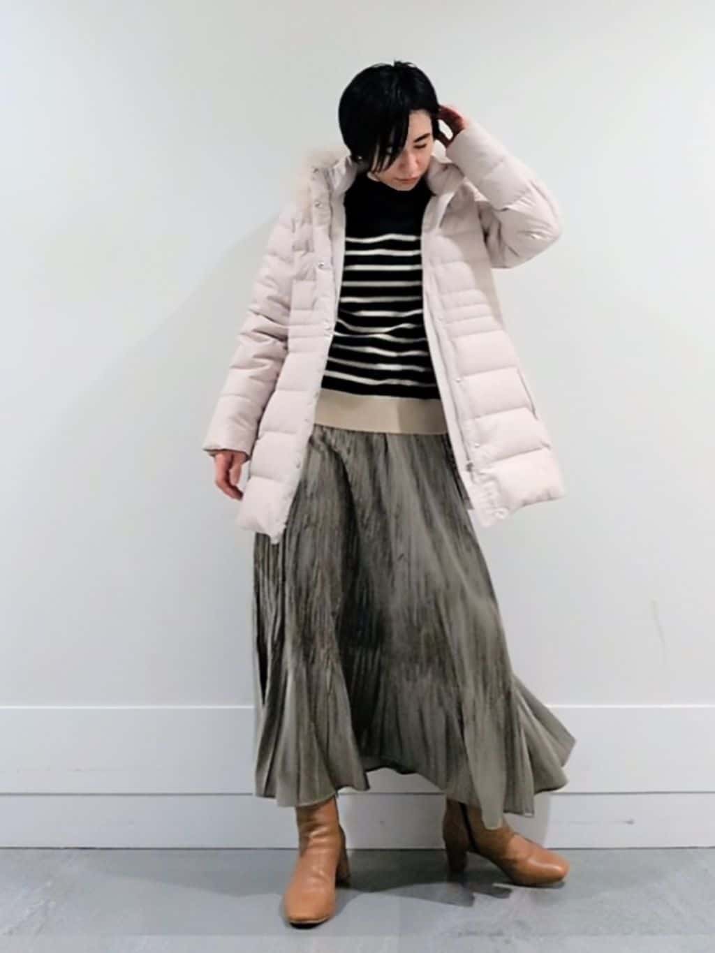 ミズタさんの「UNTITLED｜【はっ水機能/フード取り外し可】ミディダウンコート」を使ったコーディネート