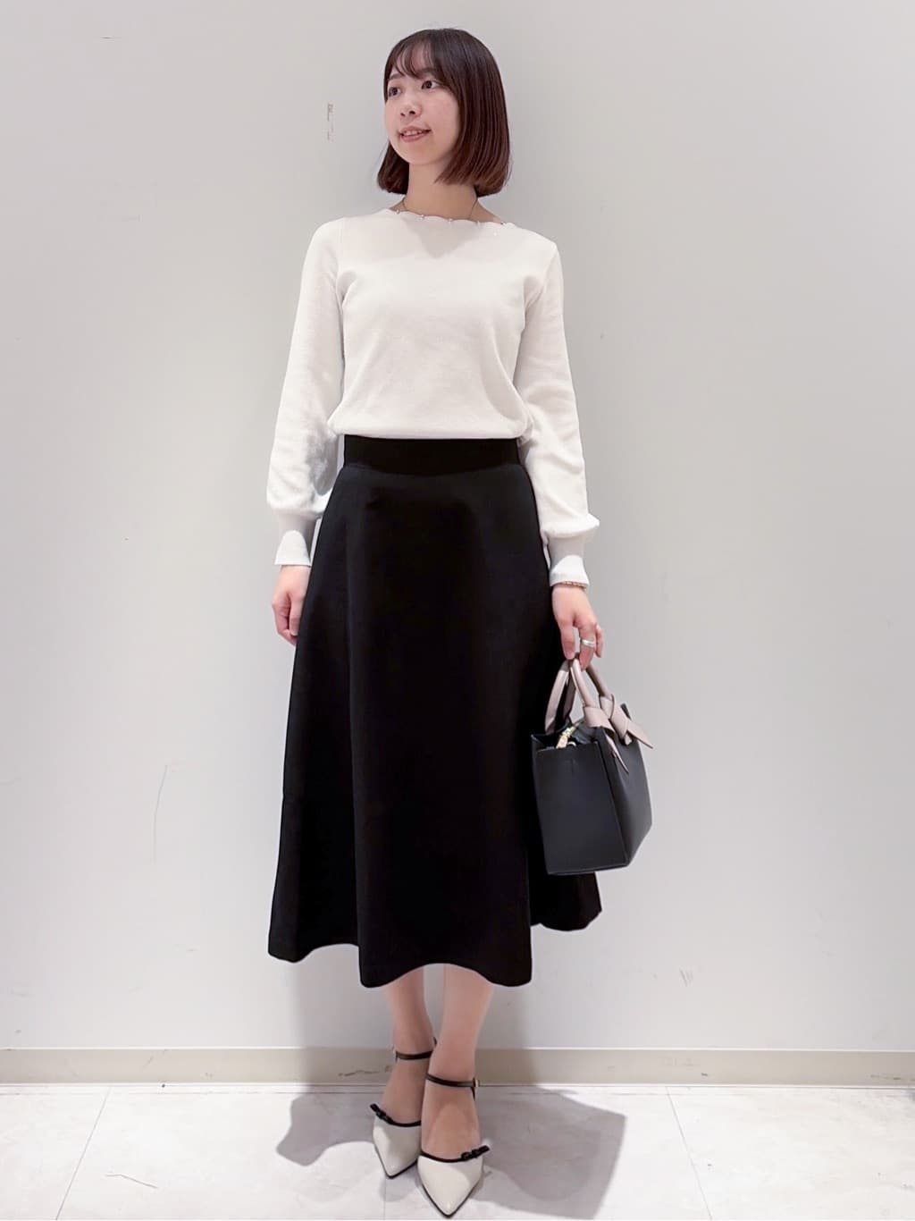 yurinaさんの「index｜ラメスカラップビジューデザインニット【洗濯機OK】《6col／S～LL》」を使ったコーディネート