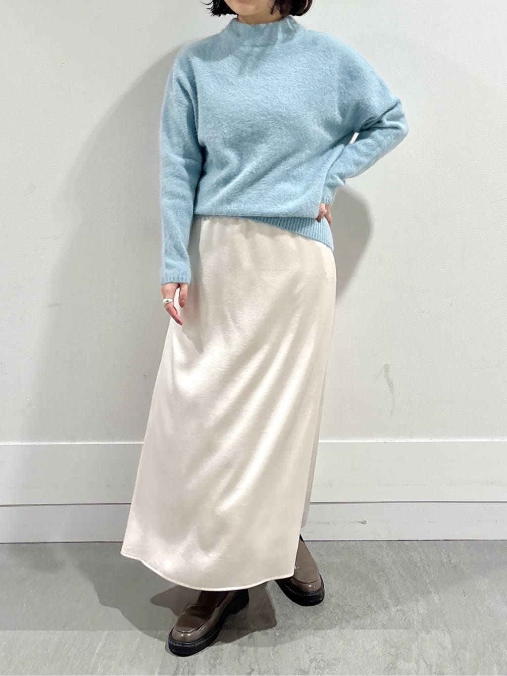 モエカさんの「UNTITLED｜【大人な品格/ふわふわニット】フォックスカシミヤ コクーンニット」を使ったコーディネート