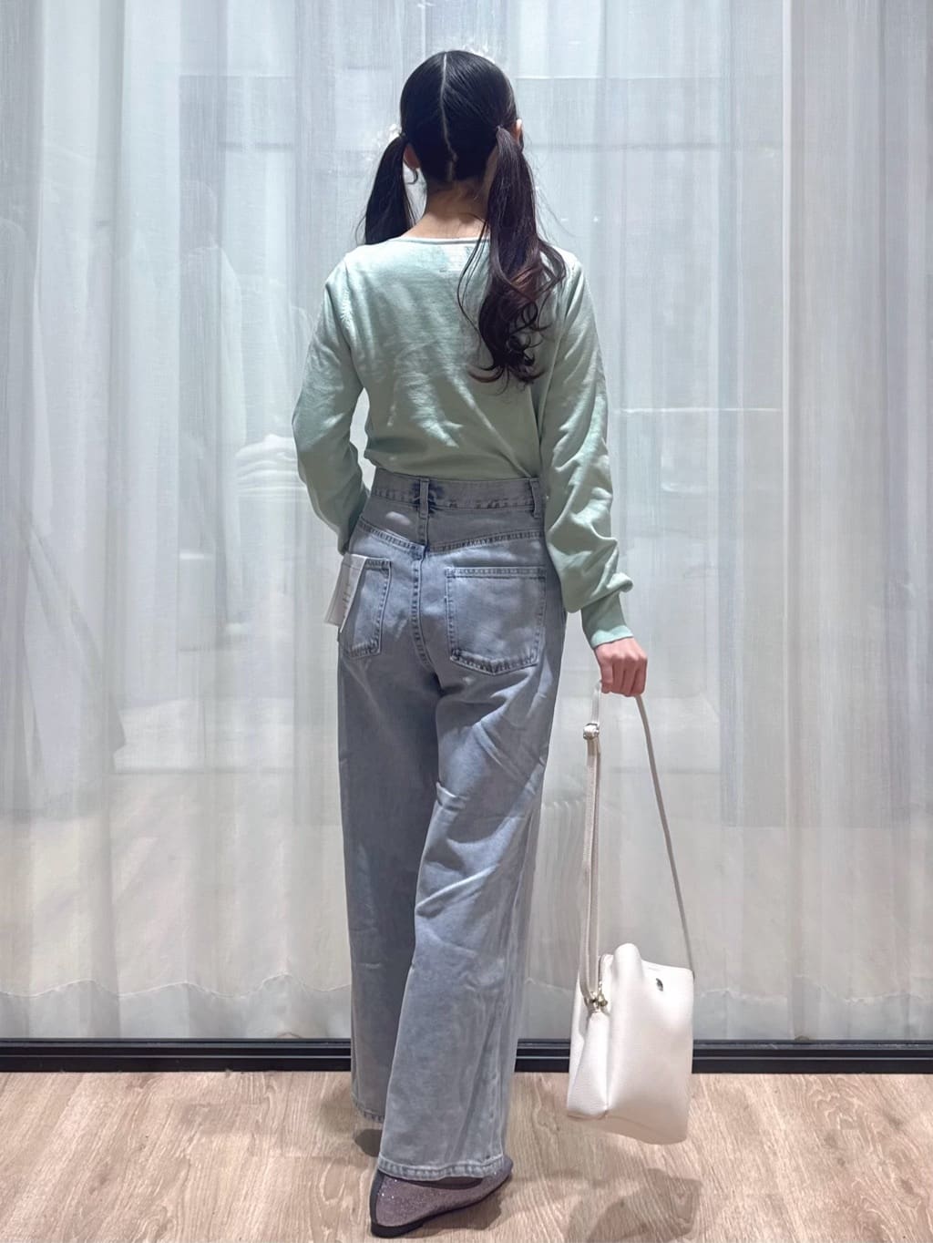 ぞうげさんの「OPAQUE.CLIP｜ゴールドパーツ付きハートネックニット【洗濯機OK】」を使ったコーディネート