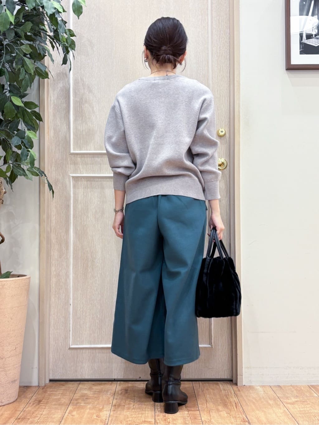 なみさんの「SHOO･LA･RUE｜【洗濯機可/S-LL】もちもちタッチ スウェットライクロゴニット」を使ったコーディネート