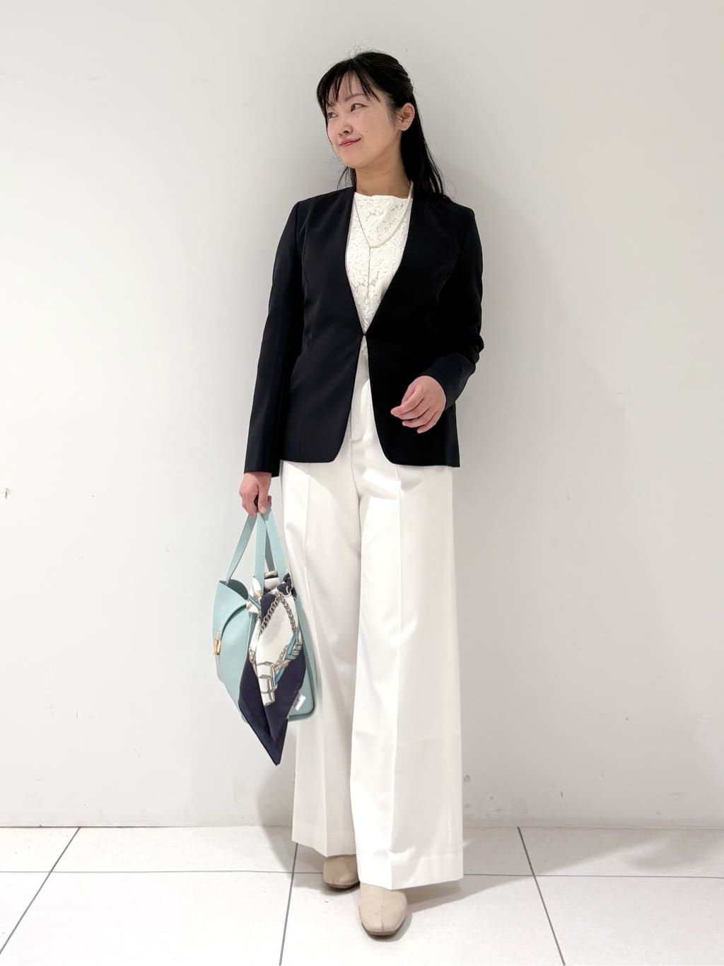 momokoさんの「INDIVI｜【洗える／UVケア／スーツ】ストレッチノーカラージャケット」を使ったコーディネート
