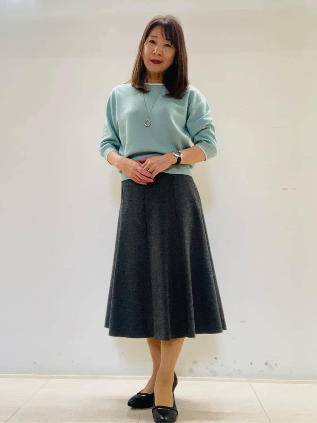kurodaさんの「Reflect｜【秋映え／単品使い◎／すっきり見え】ブローチ付きニットアンサンブル」を使ったコーディネート
