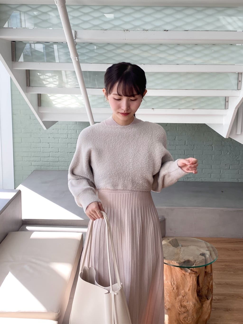 みさかさんの「index｜ラメフェザープルオーバーセット ニットワンピース【洗濯機OK】《XS～LL》」を使ったコーディネート
