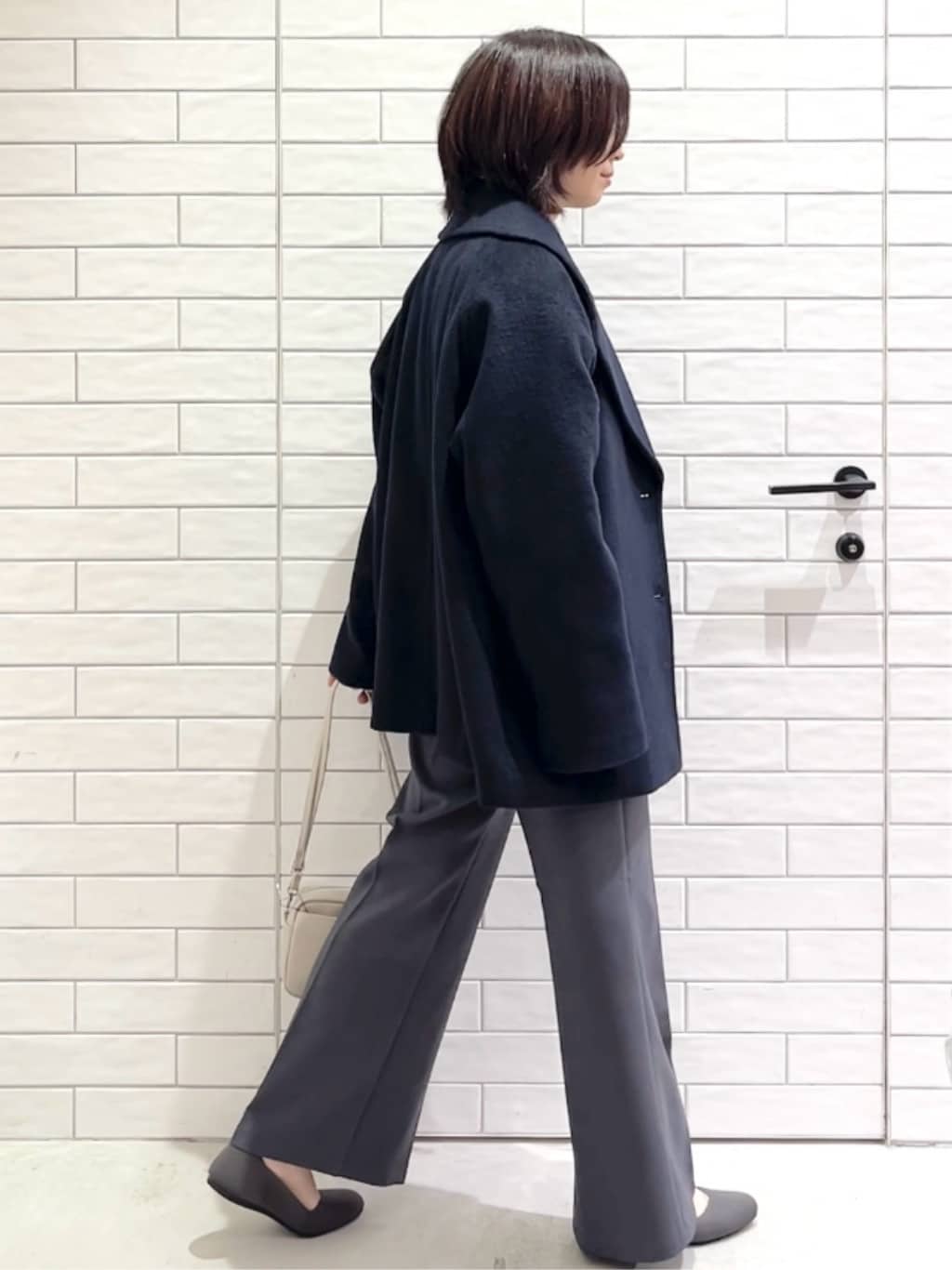 しおりさんの「OPAQUE.CLIP｜カシミヤブレンドウールミドルピーコート」を使ったコーディネート