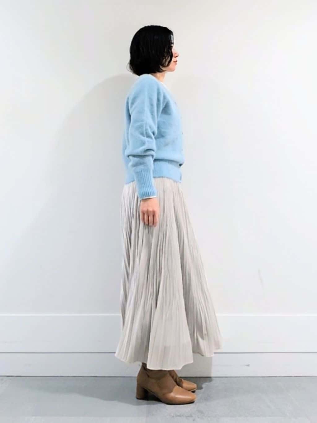 ミズタさんの「UNTITLED｜【ふわふわニット/前後2WAY】フォックスカシミヤカーディガン」を使ったコーディネート