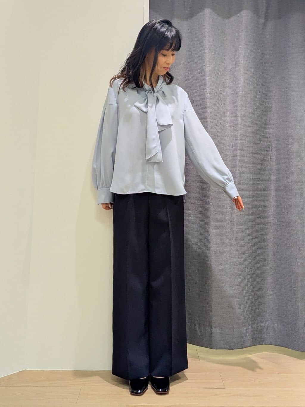 miiさんの「INDIVI｜【洗える／通勤／スーツ】メランジストレッチ ワイドパンツ」を使ったコーディネート