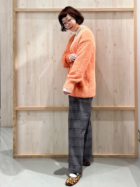 nakoさんの「THE SHOP TK｜【ふわふわあったか】フェザーカーディガン」を使ったコーディネート