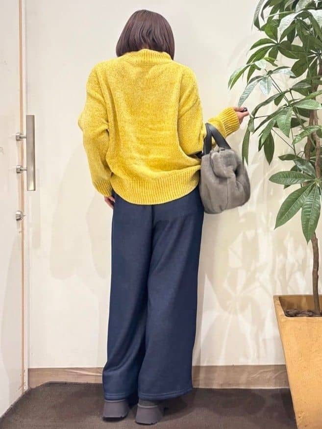 TOWAさんの「SHOO･LA･RUE｜【高レビュー】デニム見え 裏起毛ワイドパンツ」を使ったコーディネート