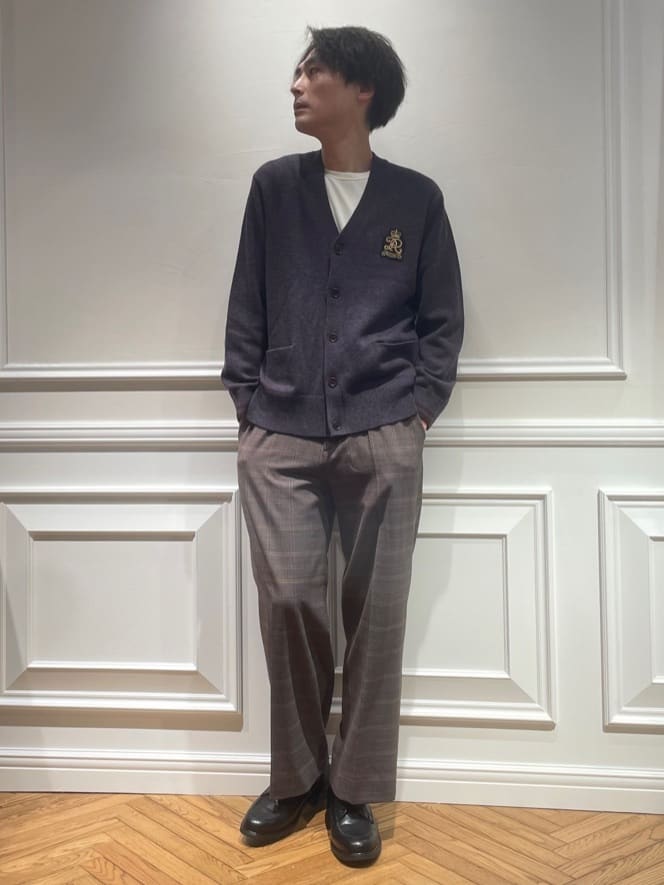橋本さんの「DRESSTERIOR｜ウォッシャブル エンブレムカーディガン」を使ったコーディネート