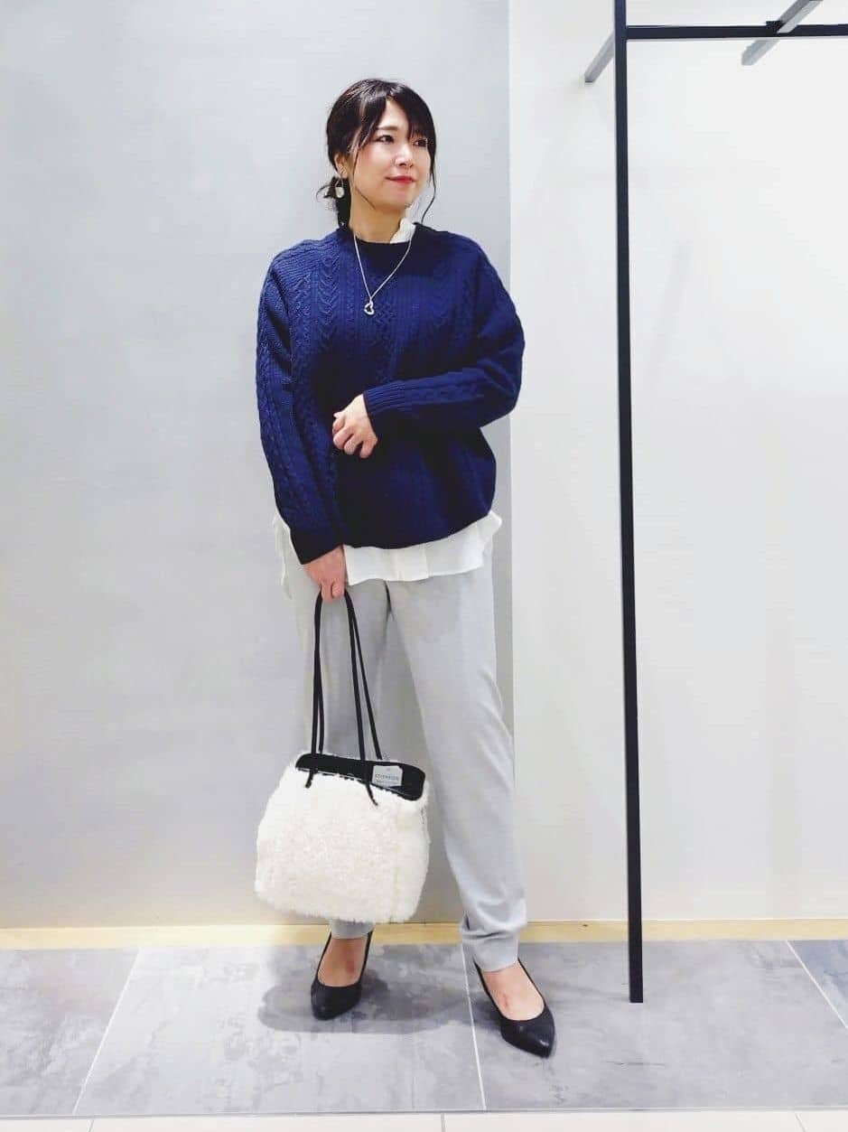 TOMOMIさんの「INDIVI｜【合皮／ミドルサイズ】春カラーフォルムバッグ」を使ったコーディネート