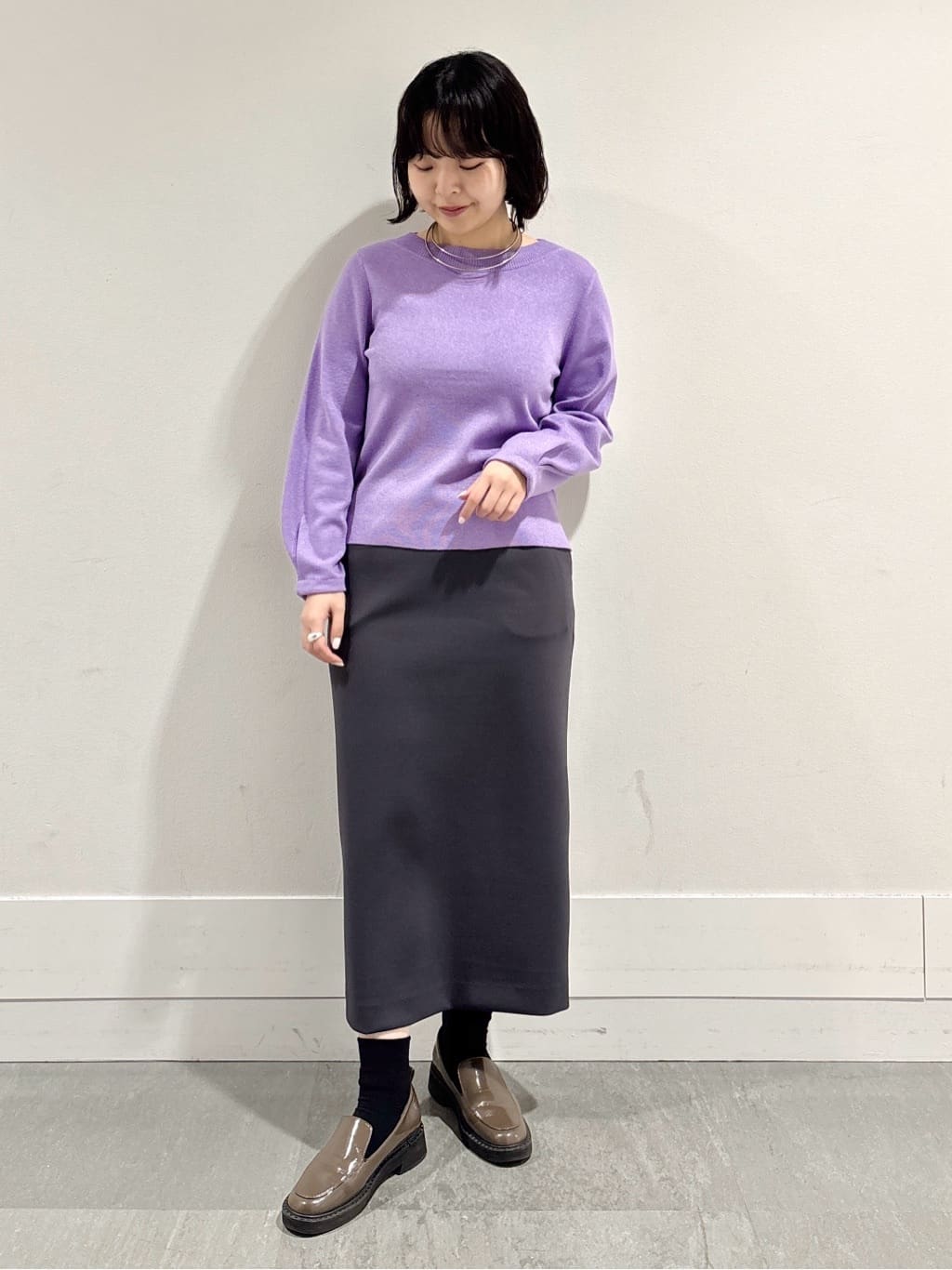 モエカさんの「UNTITLED｜【きれいめ/洗える】ラメ入りワイドボートネックニット」を使ったコーディネート