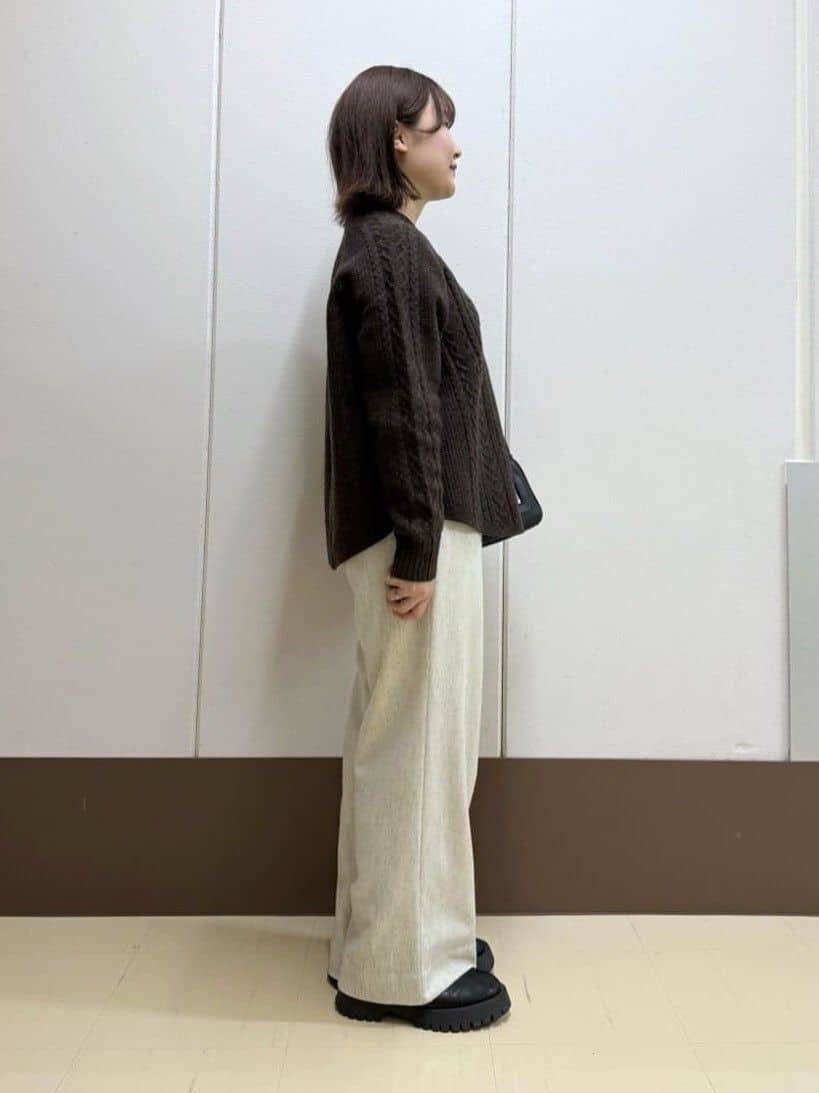 Rikoさんの「INDIVI｜【洗える】ケーブルデザイン ラウンドヘムニット」を使ったコーディネート
