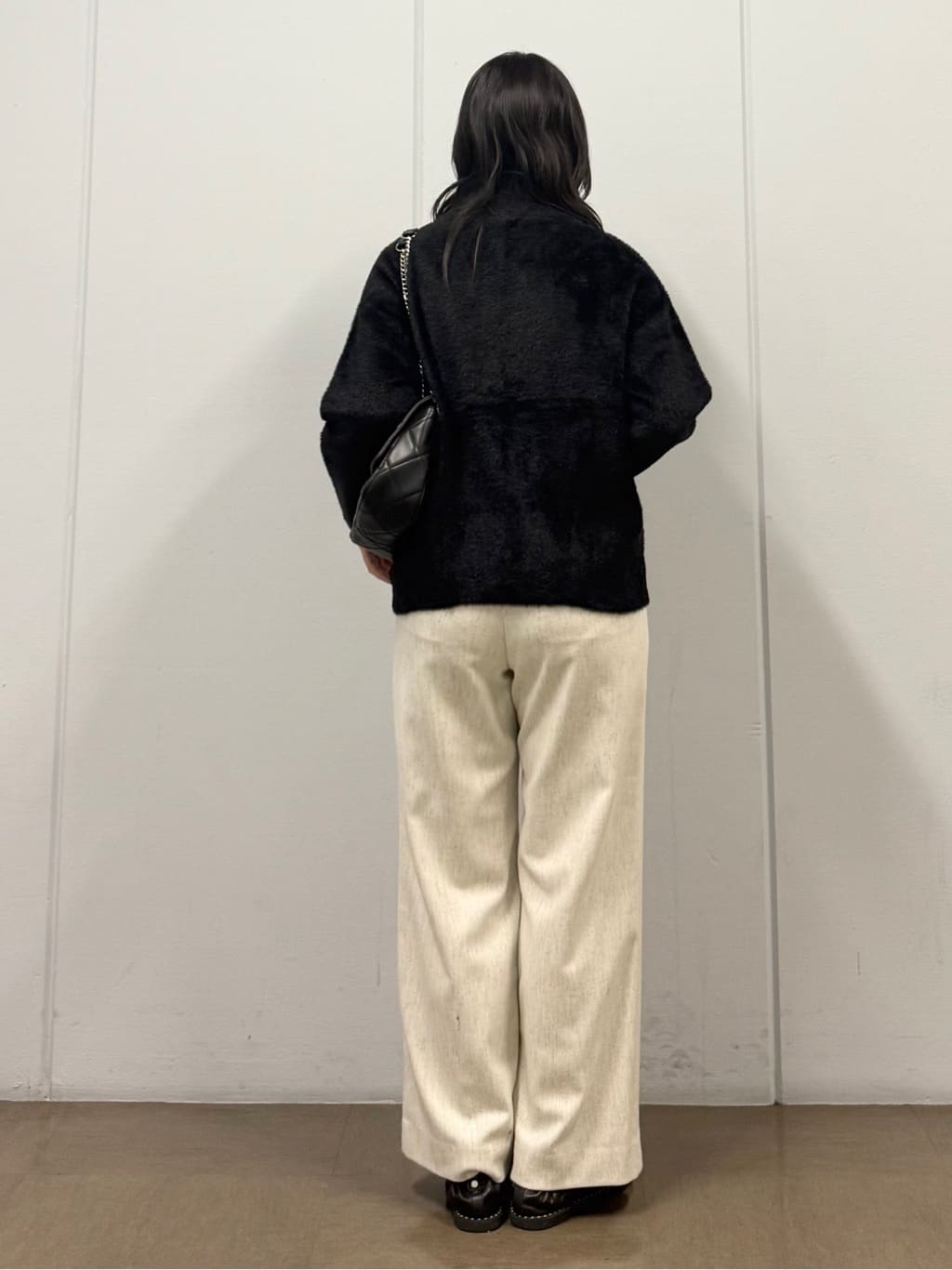 mizukiさんの「INDIVI｜スタンドネック シャギーモールニット」を使ったコーディネート
