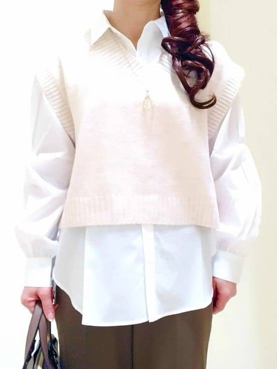 花さんの「Reflect｜【単品使い◎】ニットベスト＋シャツセット」を使ったコーディネート