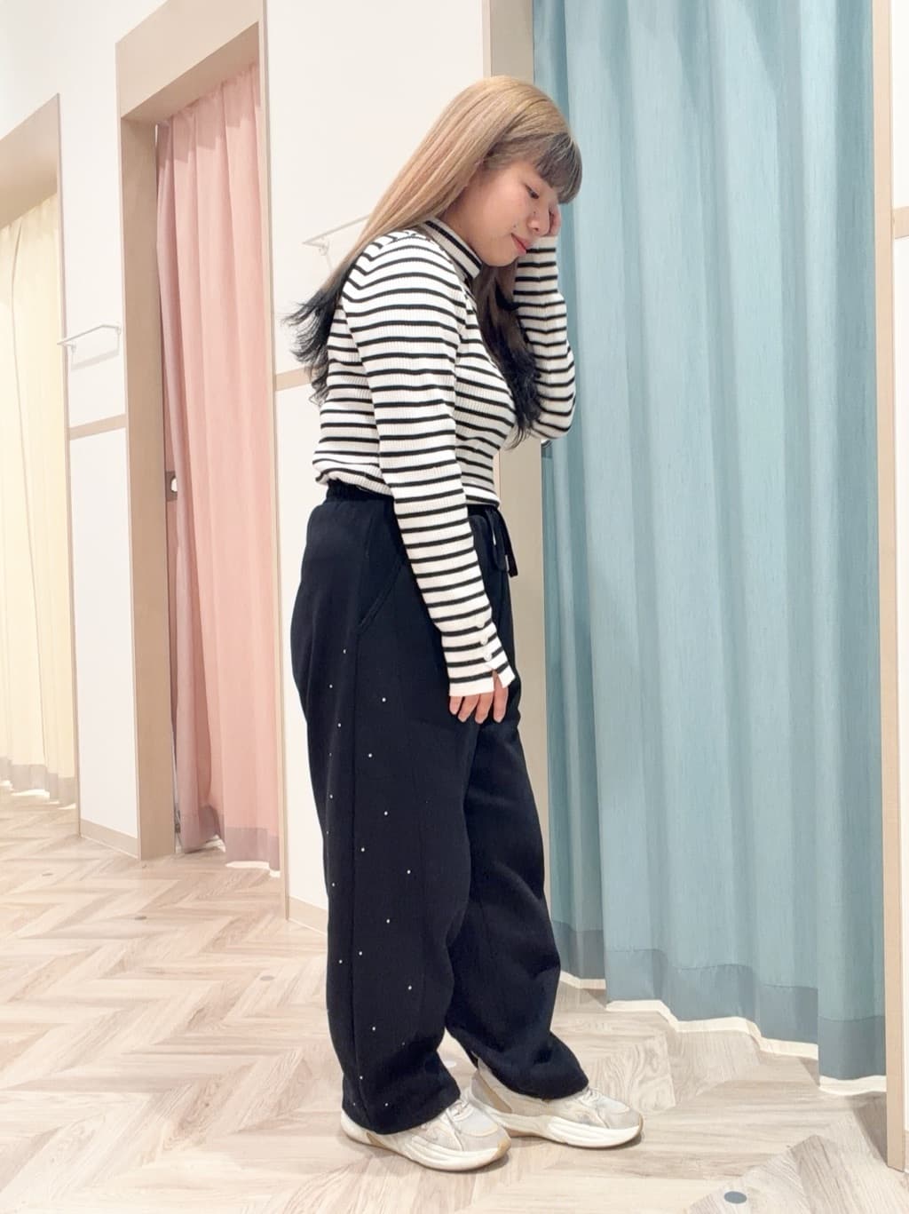まちゃんなちゃんさんの「SHOO･LA･RUE｜【撥水/洗える】ショートフーディーダウン」を使ったコーディネート